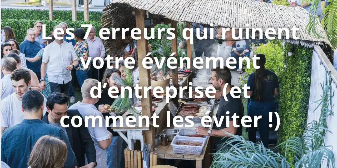 Un groupe de personnes profite d'un événement d'entreprise original avec un buffet extérieur. Des conseils pour éviter les erreurs sont affichés.