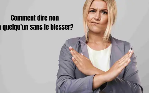 Une femme fait un signe de refus avec ses bras croisés, illustrant comment dire non poliment.